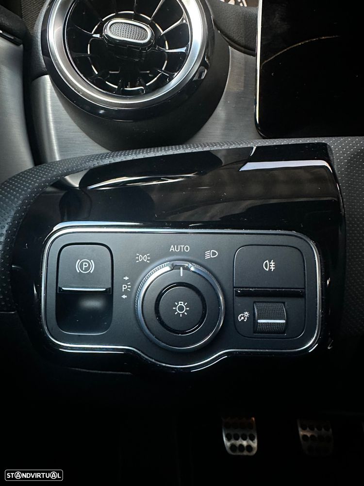 Mercedes-Benz A 200 AMG Line - 29