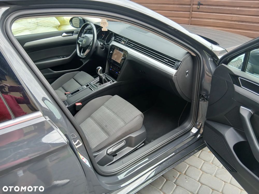 Volkswagen Passat 2.0 TDI SCR Business - 31