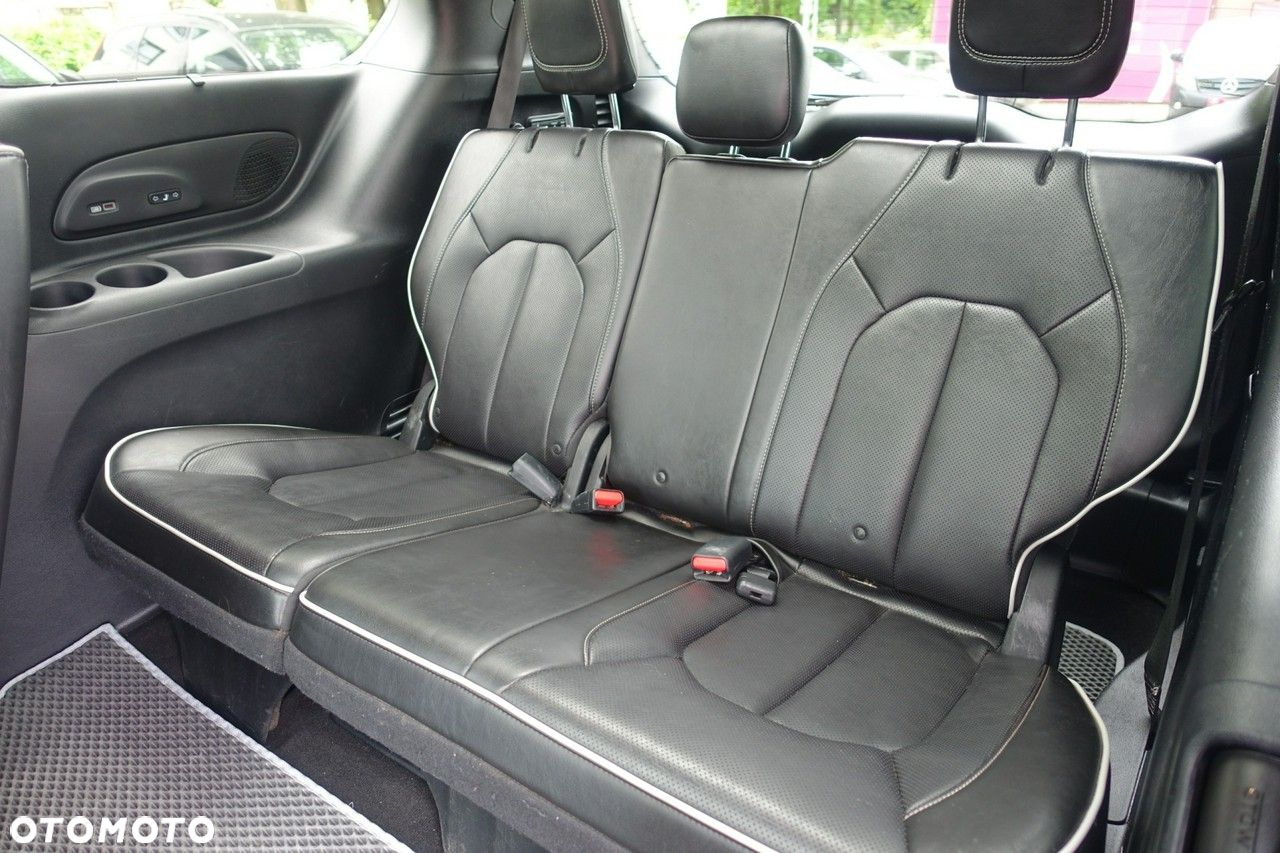Chrysler Pacifica - 16