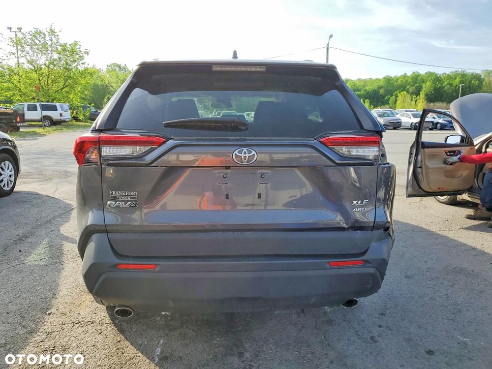 Toyota RAV4 - 7