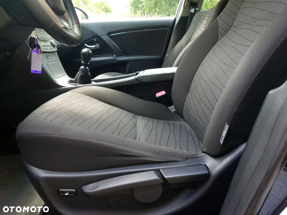 Toyota Avensis 1.8 Sol - 15