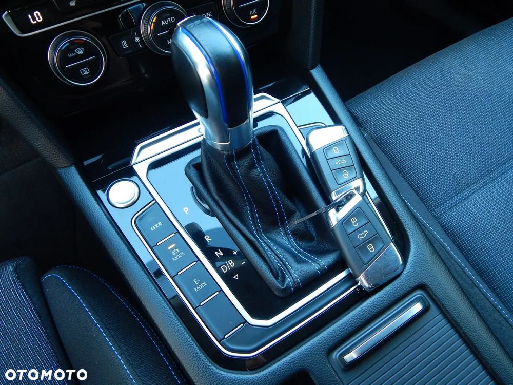 Volkswagen Passat - 24