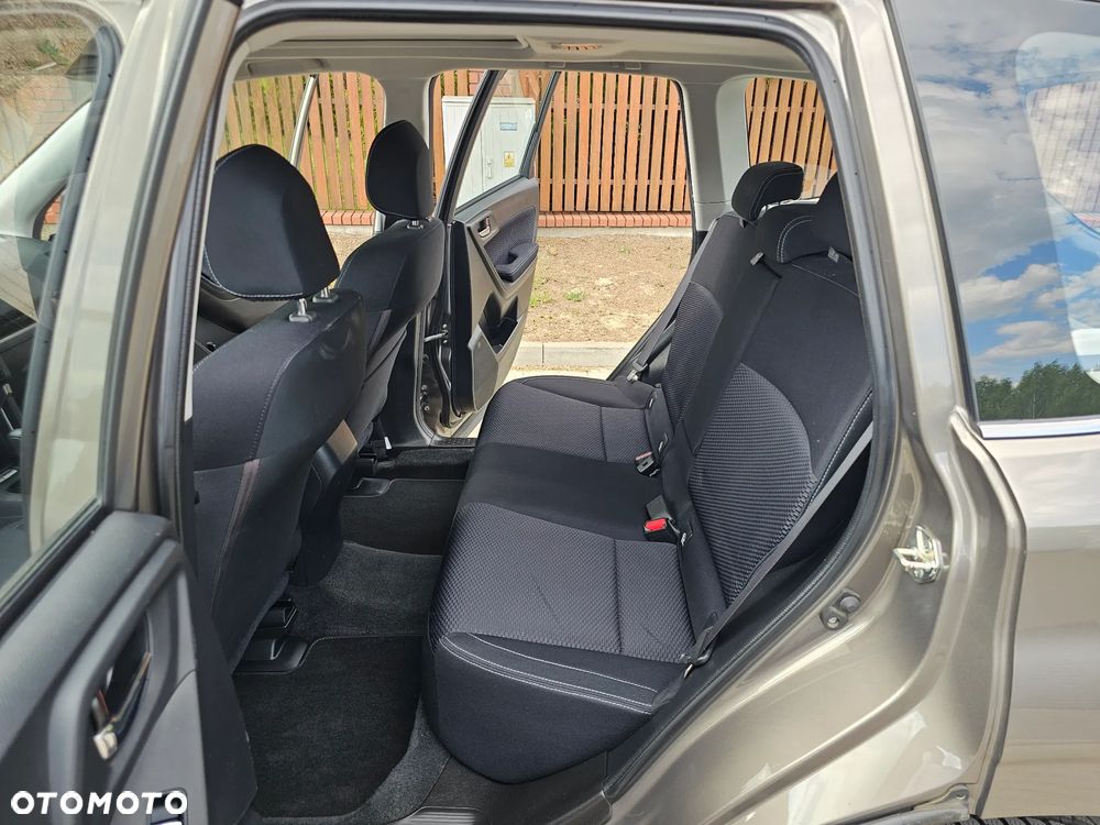 Subaru Forester 2.0 i Exclusive Lineartronic - 14