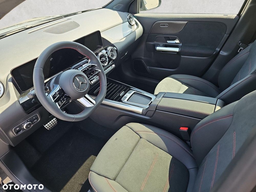 Mercedes-Benz GLA - 12