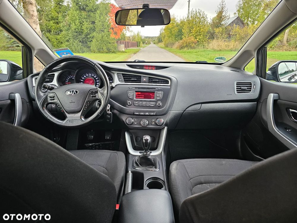 Kia Ceed 1.4 CVVT UEFA EURO 2016 - 6