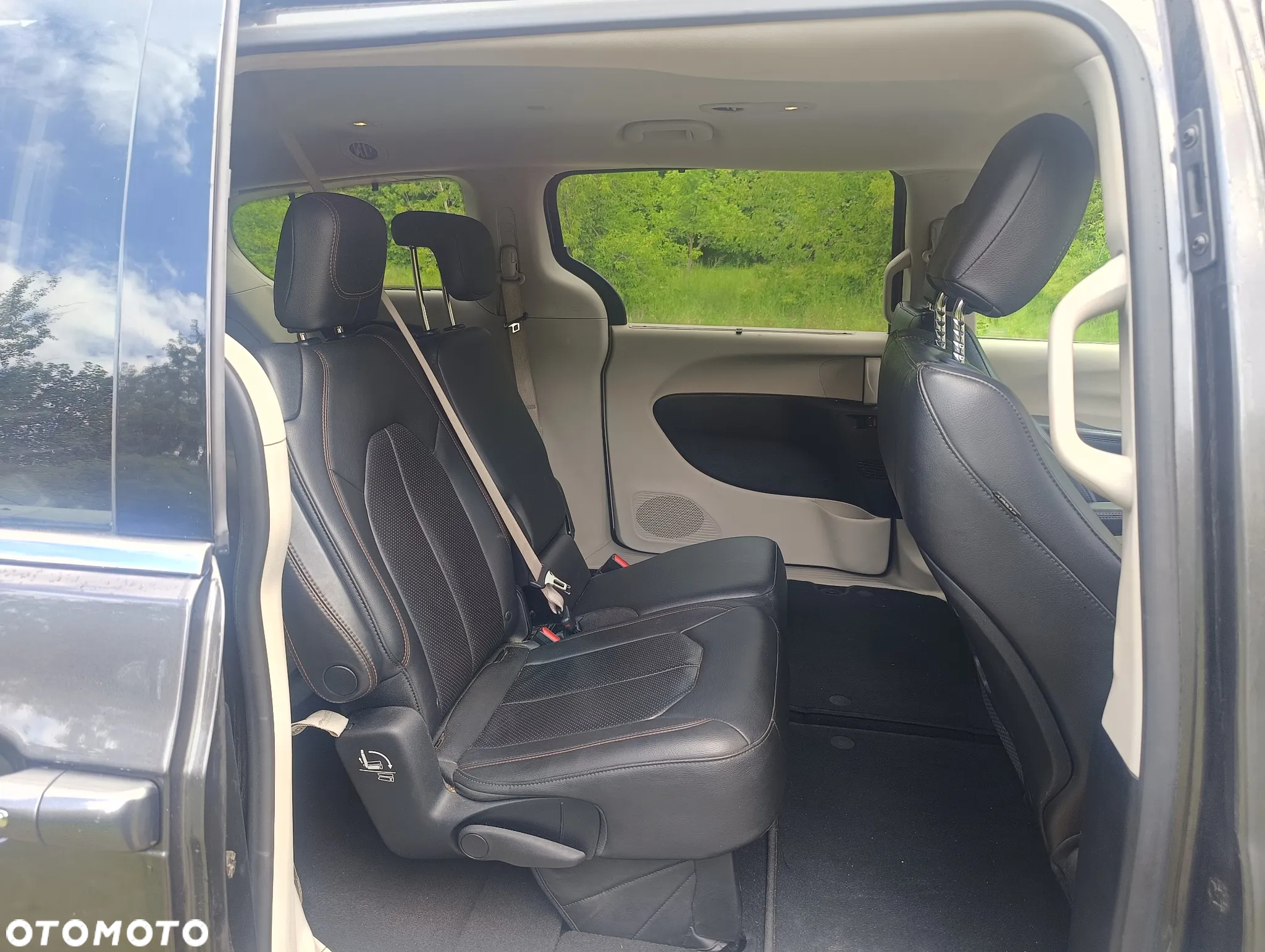 Chrysler Pacifica - 13
