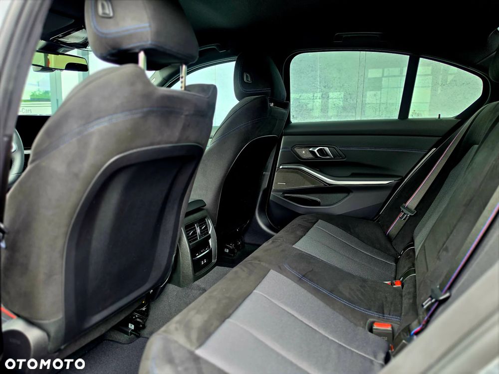 BMW Seria 3 330i xDrive M Sport - 30