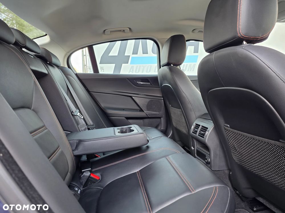 Jaguar XE E-Performance Portfolio - 14