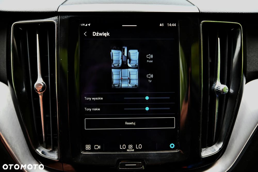 Volvo XC 60 B4 D AWD Geartronic Momentum Pro - 37