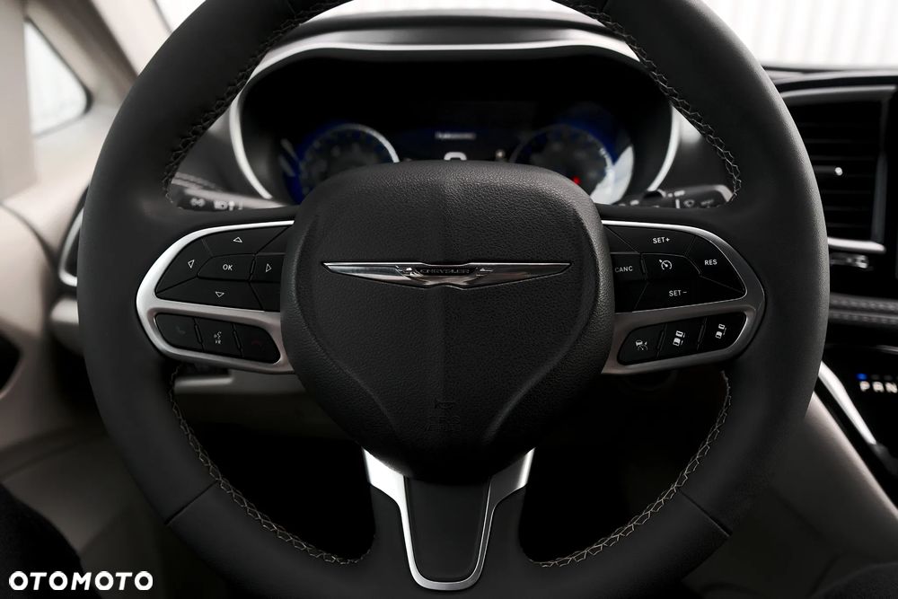 Chrysler Pacifica - 22