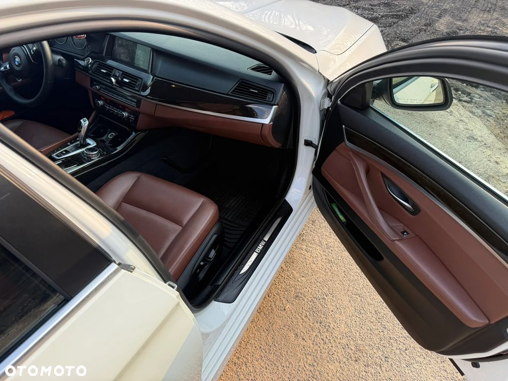 BMW Seria 5 528i xDrive - 10