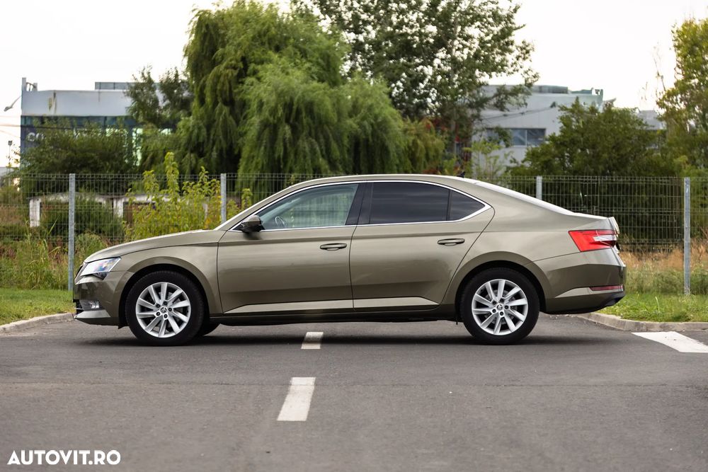 Skoda Superb 2.0 TDI DSG Ambition - 11