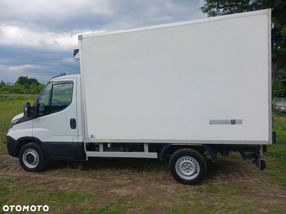 Iveco Daily 35S11 E5 Izoterma 2016r Chłodnia 289 tyś km Mroźnia Agregat zasilanie zew 230V - 21