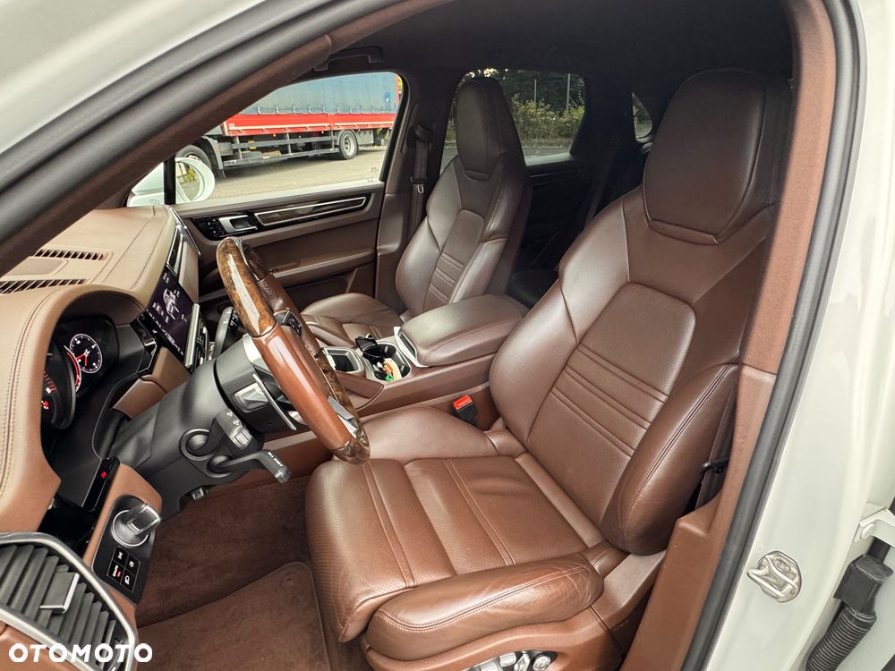 Porsche Cayenne Platinum Edition - 7