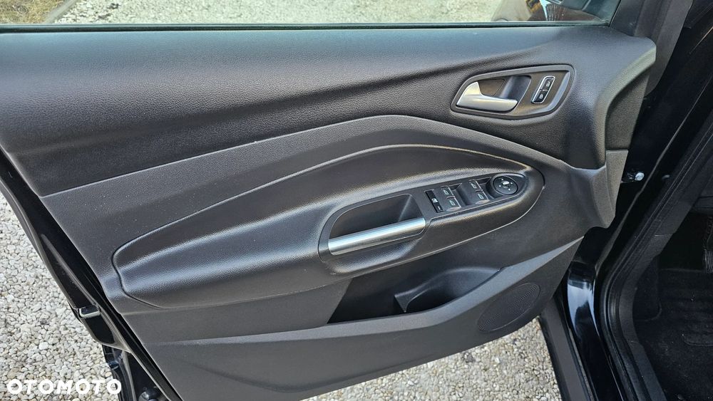 Ford Kuga 1.6 EcoBoost 2x4 Trend - 17