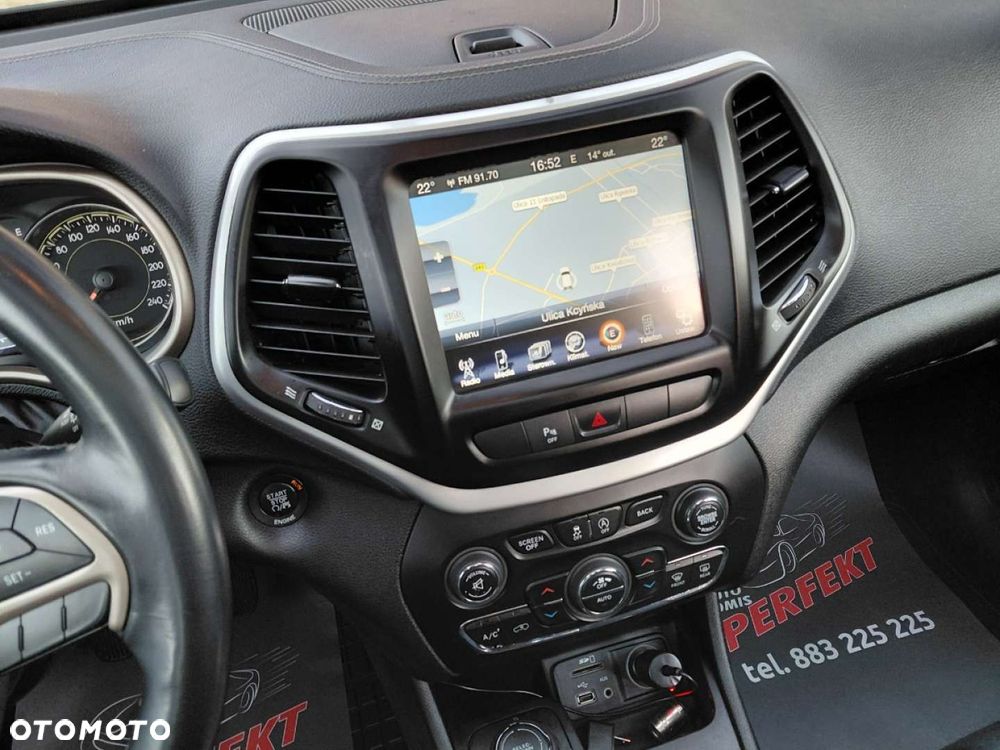 Jeep Cherokee - 24