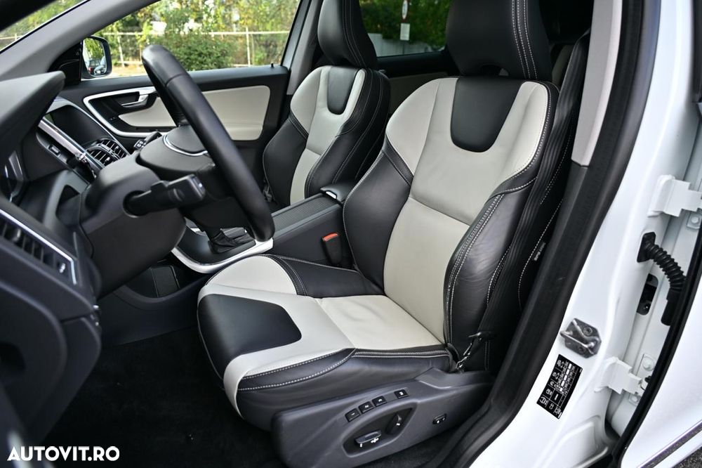Volvo XC 60 D5 AWD Geartronic Summum - 23