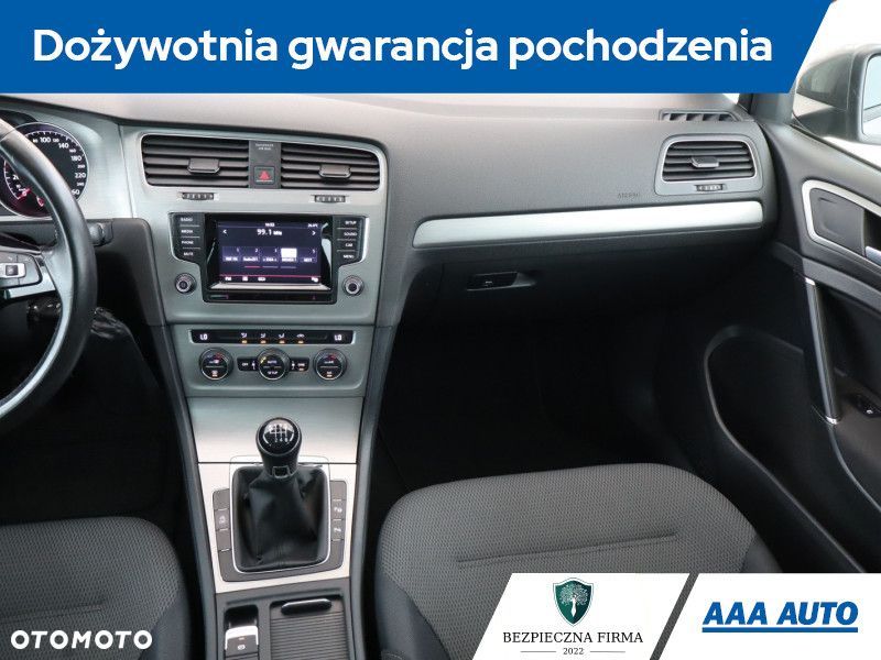Volkswagen Golf - 10