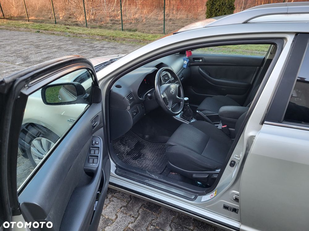 Toyota Avensis 2.2 D-4D Prestige - 8