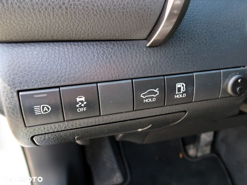 Toyota Camry 2.5 Hybrid Prestige CVT - 23