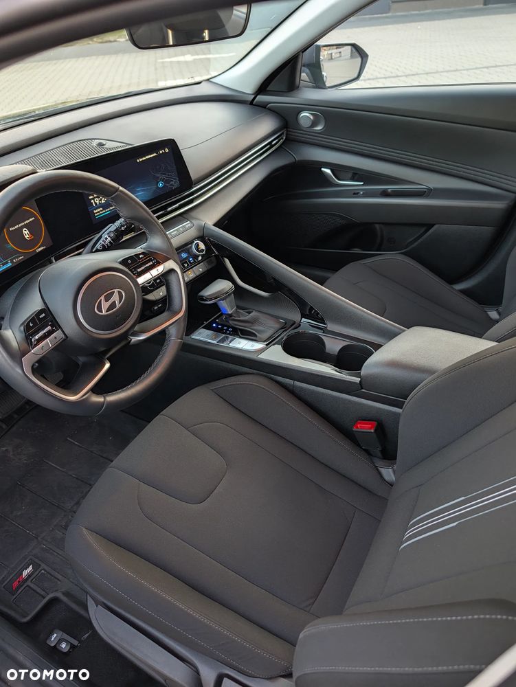 Hyundai Elantra 1.6 Smart CVT - 16