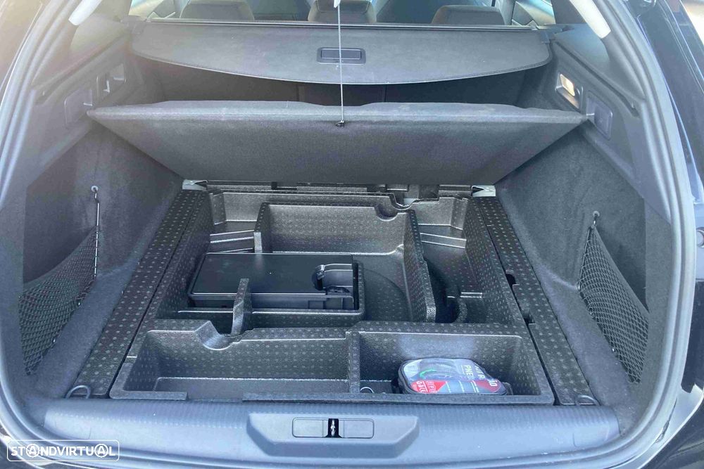 Peugeot 308 SW 1.2 Hybrid Style e-DCS6 - 32