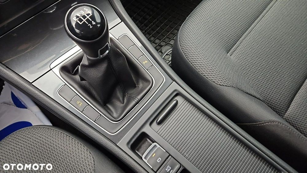 Volkswagen Golf - 17