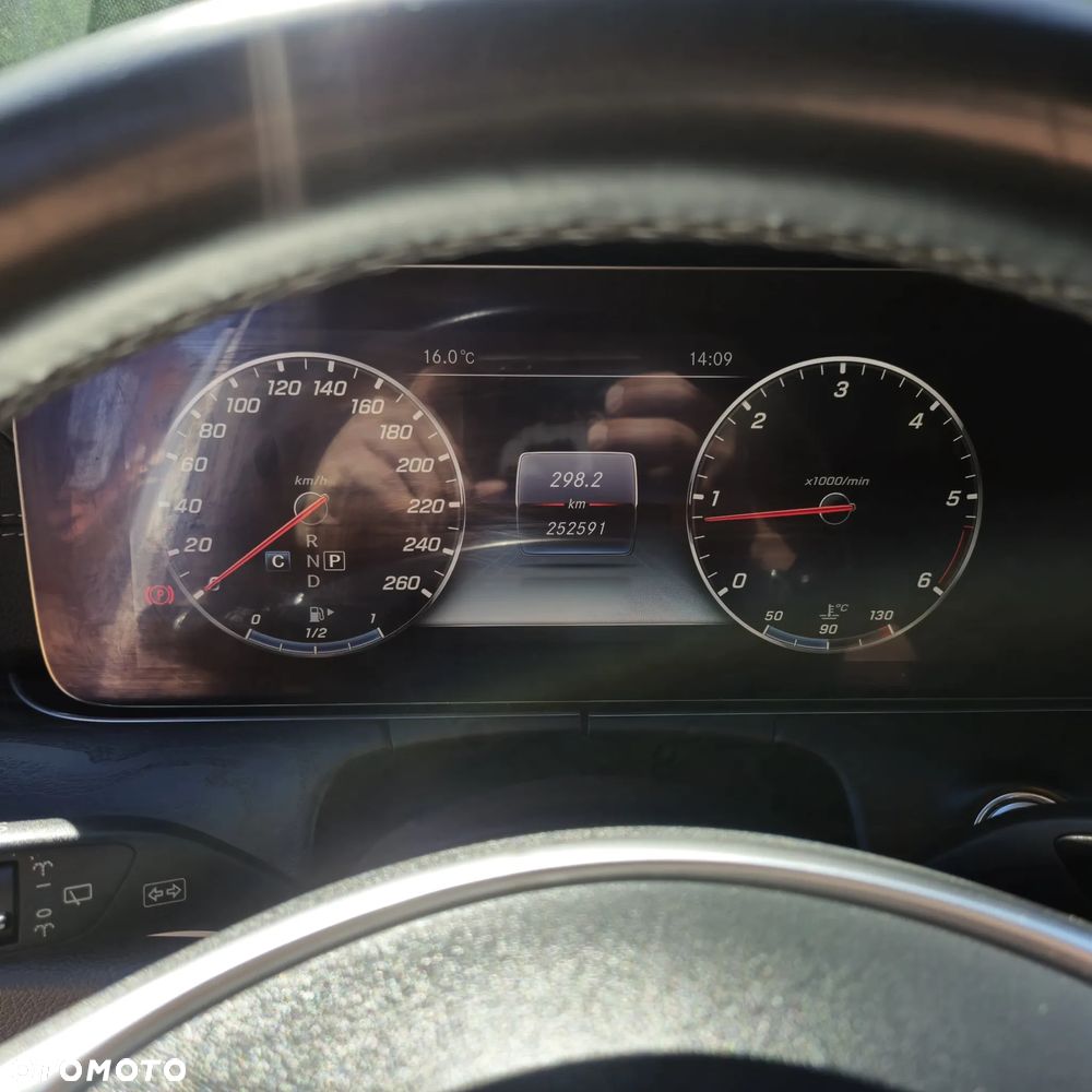 Mercedes-Benz Klasa E 220 d 9G-TRONIC - 14