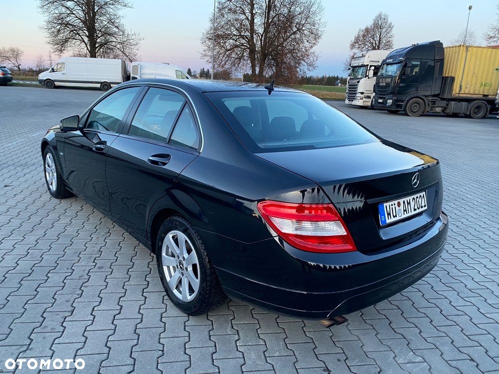 Mercedes-Benz Klasa C 180 BlueEFFICIENCY 7G-TRONIC Elegance - 4