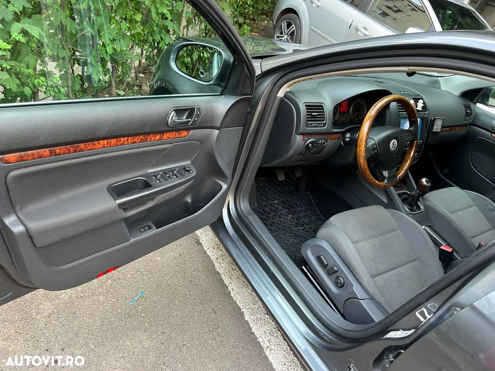 Volkswagen Jetta 1.9 TDI DPF United BlueMotion - 8