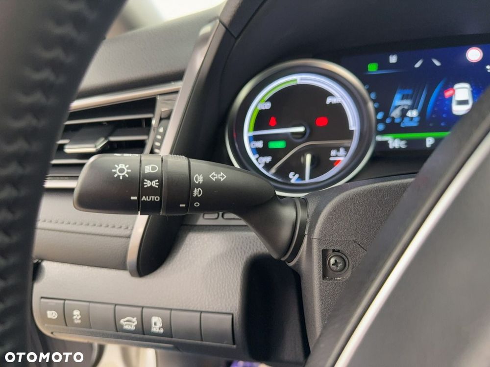 Toyota Camry - 25