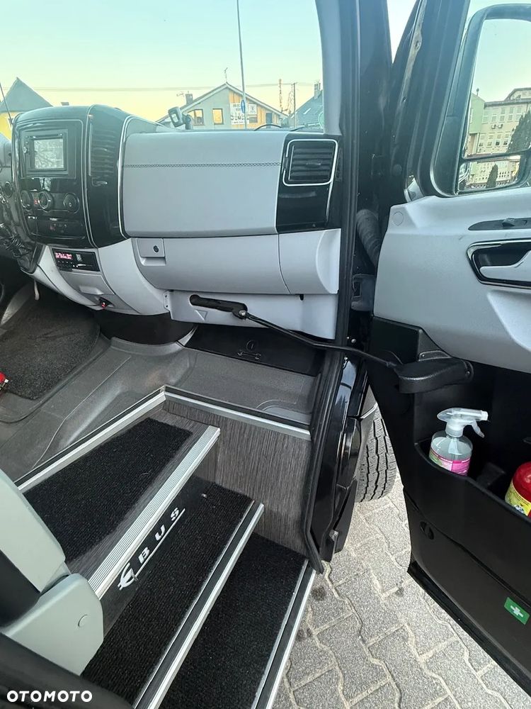 Mercedes-Benz Sprinter - 20