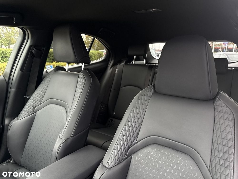 Lexus UX - 12
