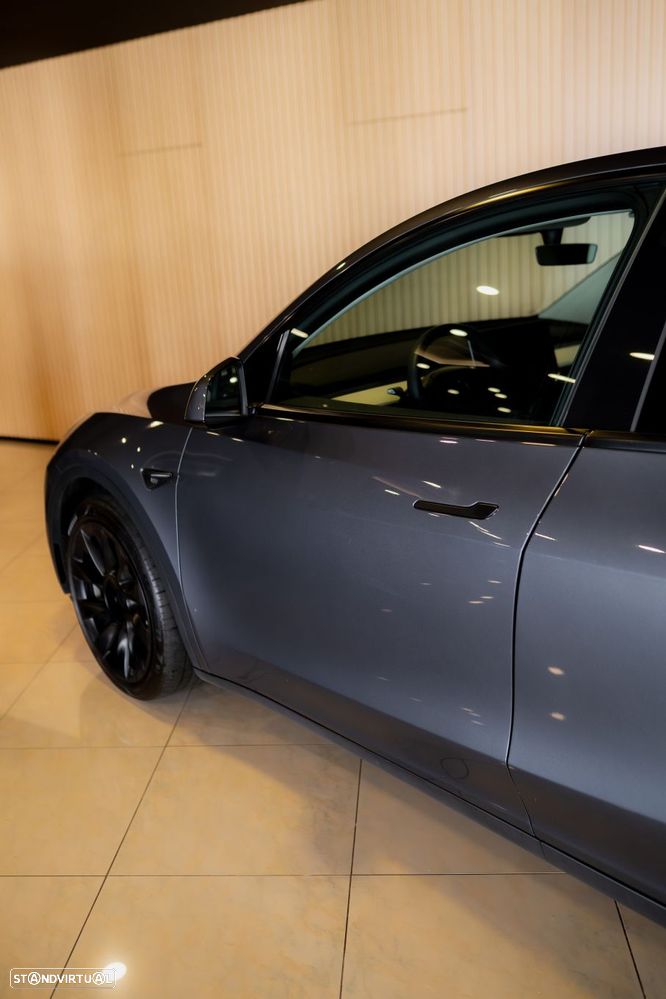 Tesla Model Y Long Range Dual Motor AWD - 18