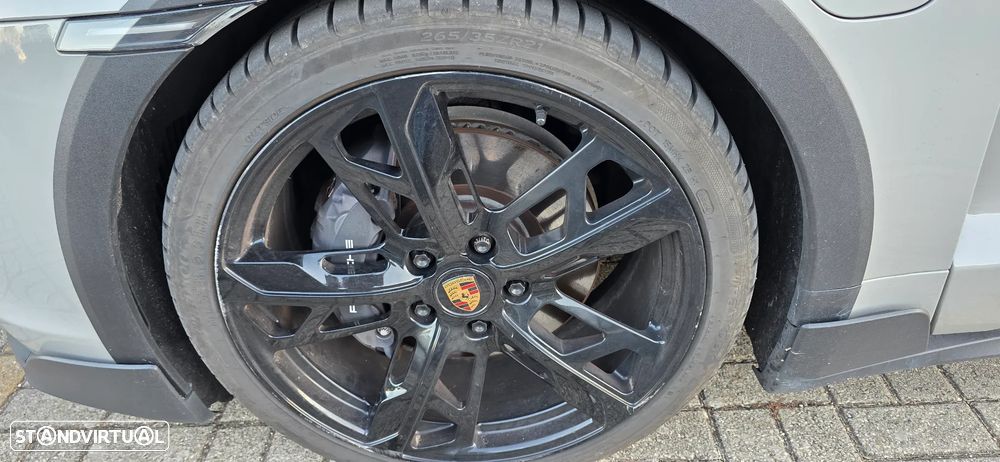 Porsche Taycan Cross Turismo 4 - 21