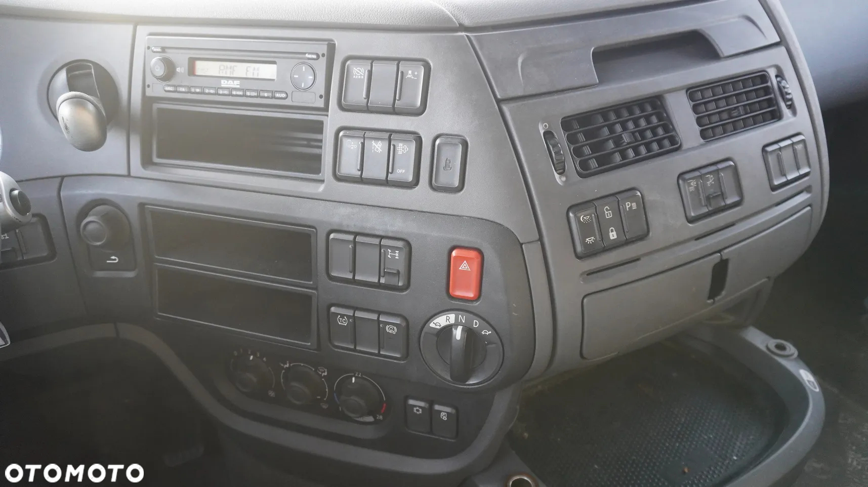 DAF XF 410 Euro 6 / 410 HP / 20 EPAL / Winda Dhollandia 1500 kg - 19