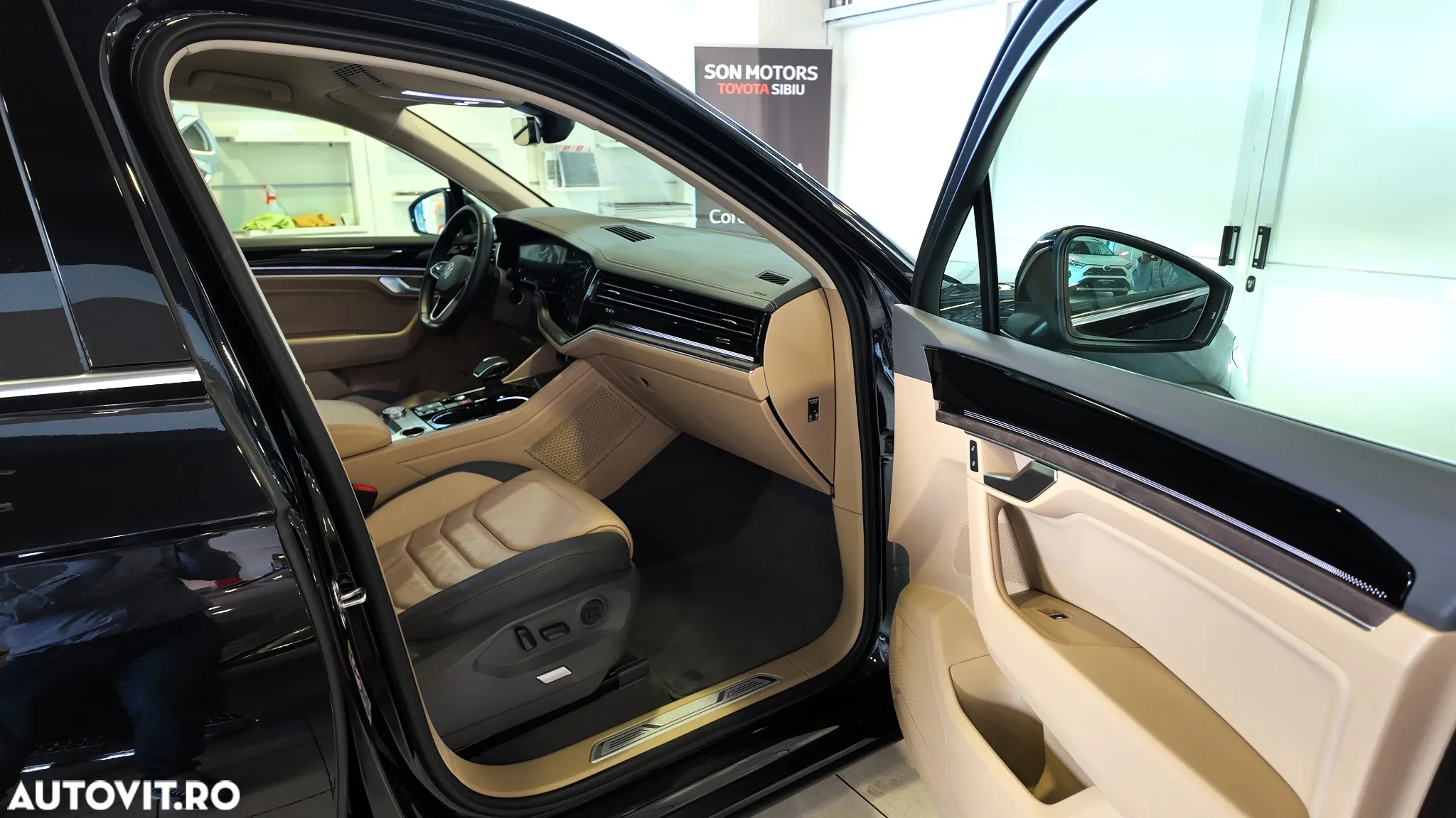 Volkswagen Touareg V6 TDI 4MOTION Elegance - 12