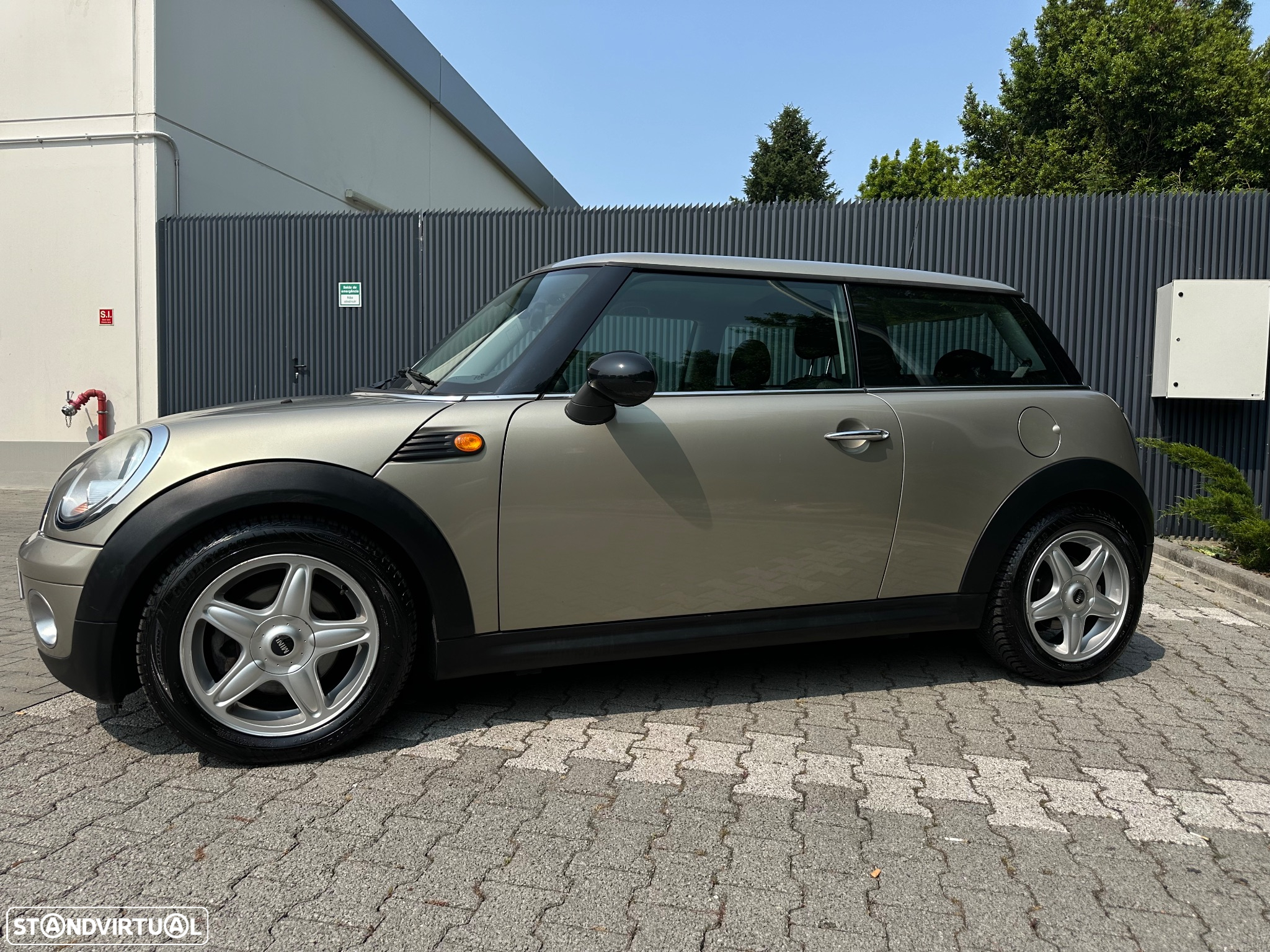 MINI 3 Portas One 1.4 Auto - 12