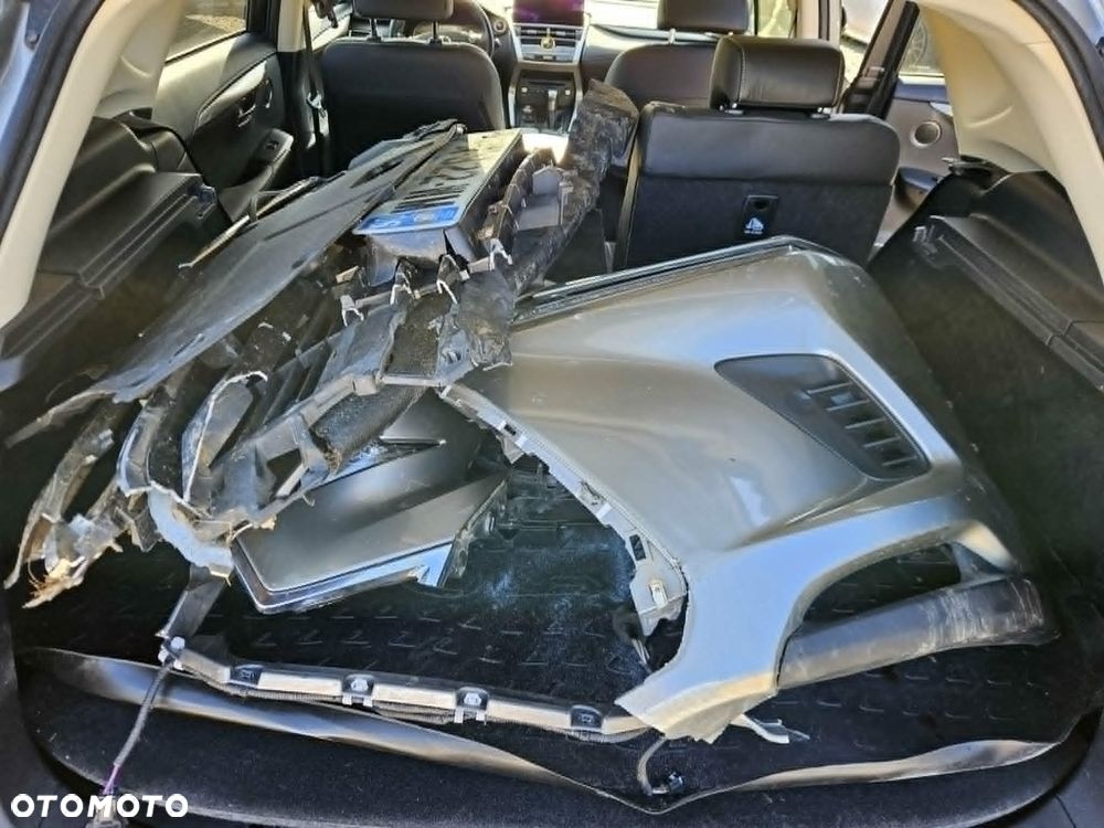 Lexus NX 300h - 12