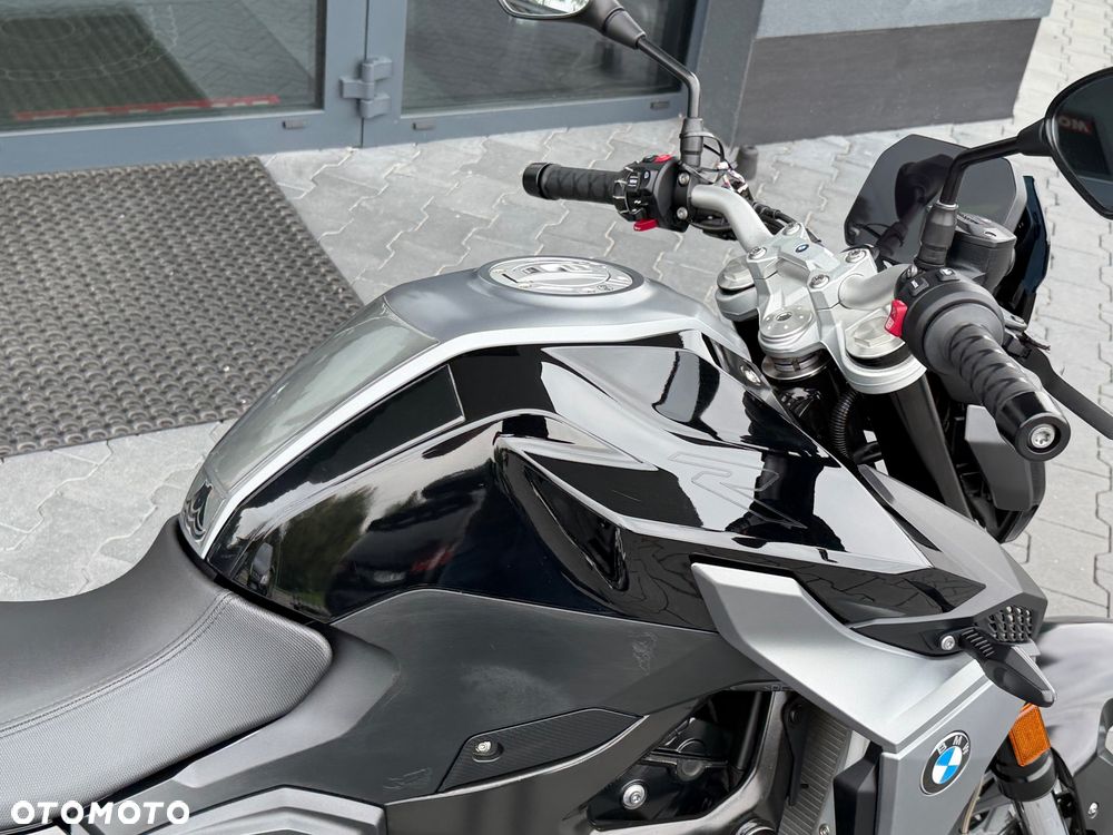 BMW F - 11