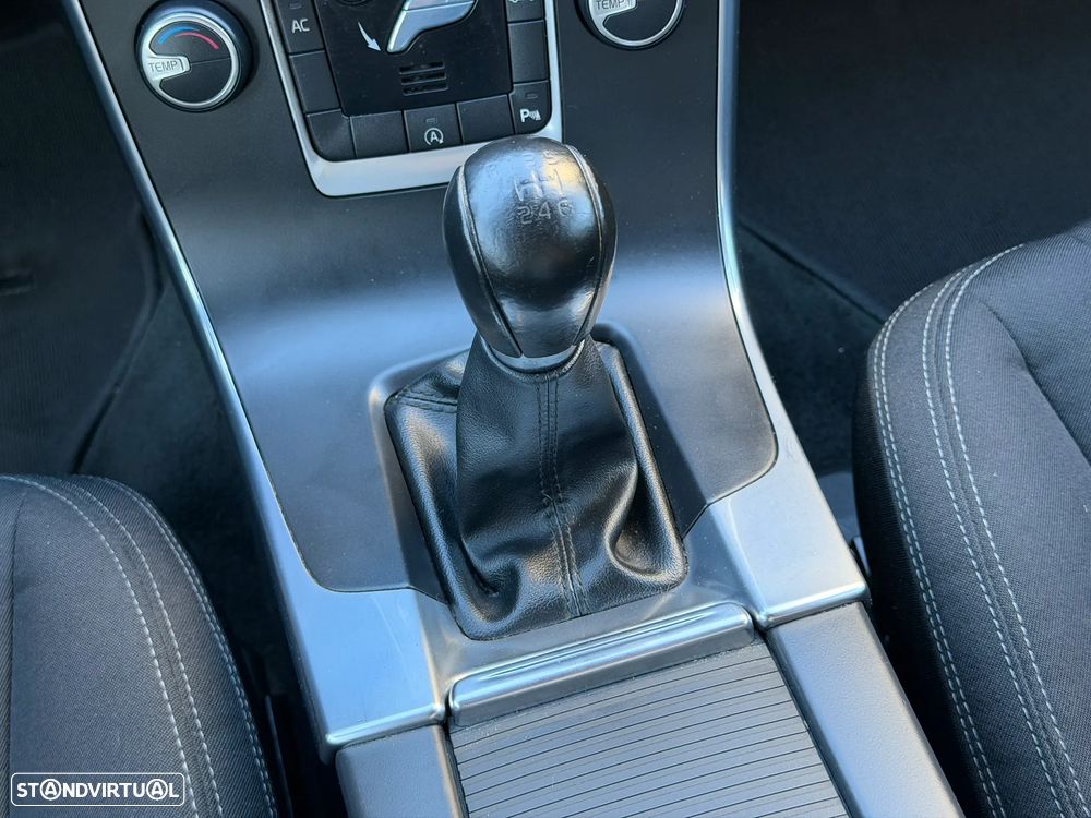 Volvo V60 D2 Momentum - 13