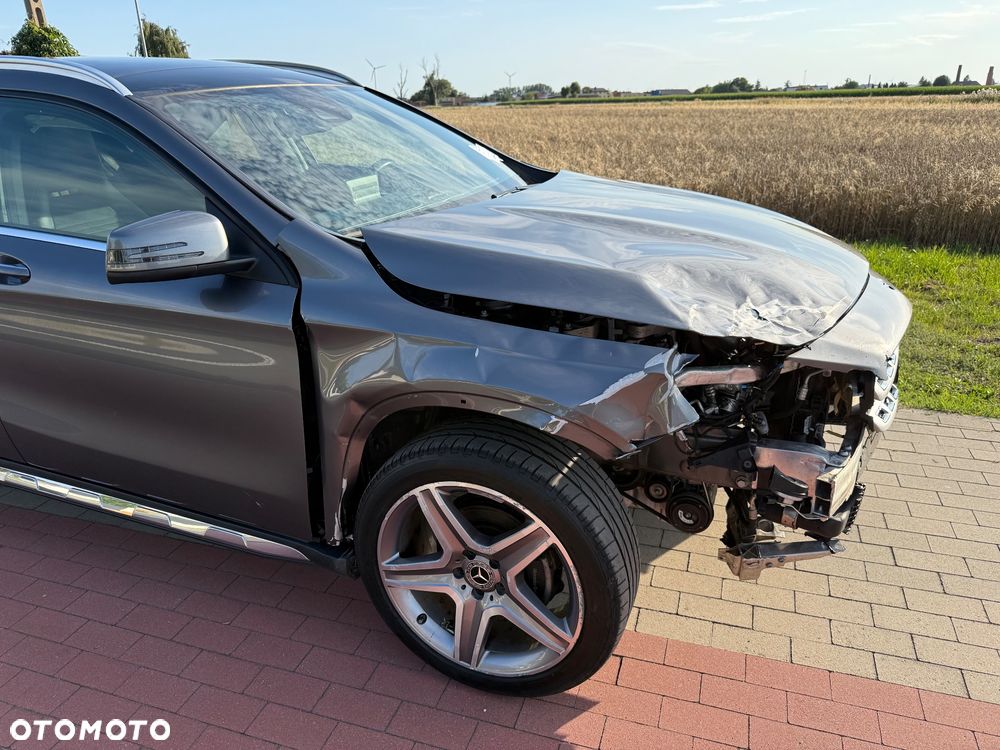 Mercedes-Benz GLA 200 7G-DCT AMG Line - 19