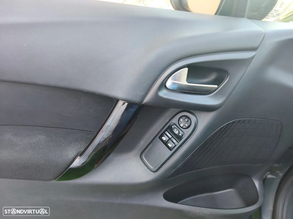 Citroën C3 1.2 PureTech Shine - 14
