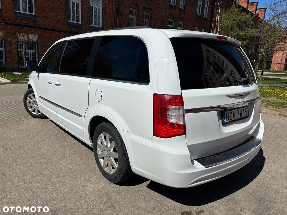 Chrysler Town & Country 3.6 Limited - 8