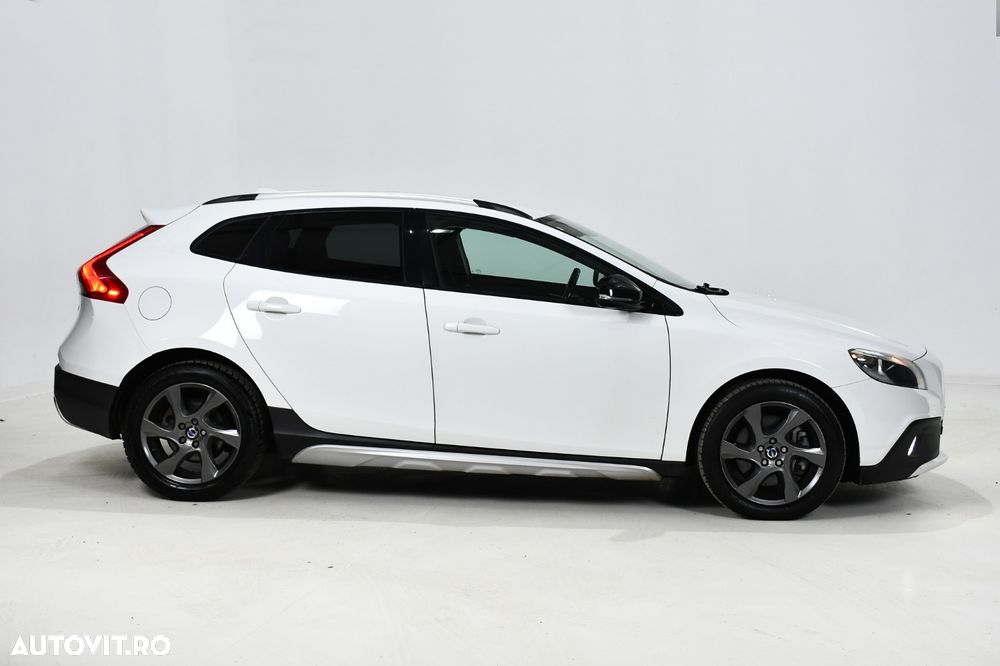 Volvo V40 Cross Country D3 Geartronic Momentum - 4