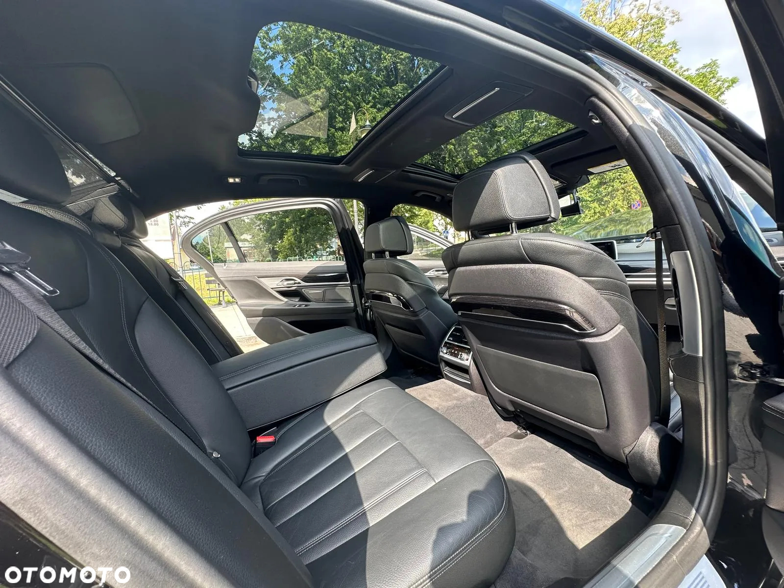 BMW Seria 7 740Li - 26