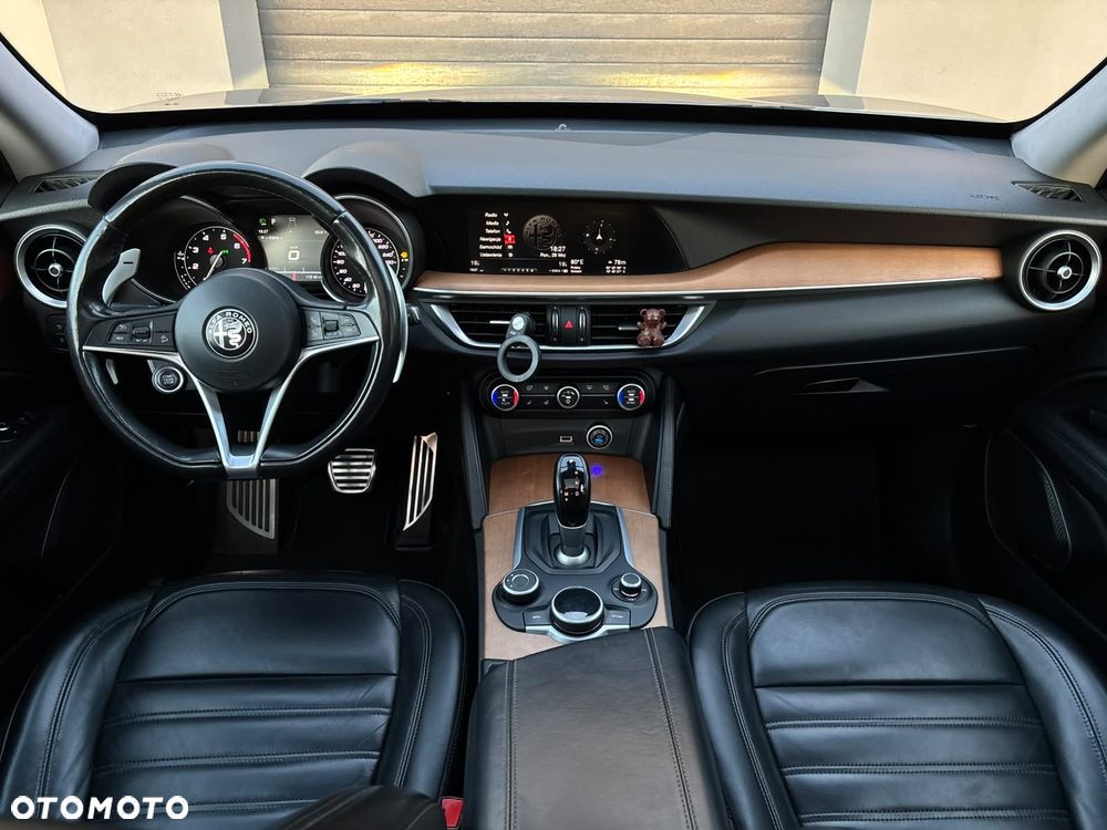 Alfa Romeo Stelvio 2.0 Turbo 16V AT8-Q4 First Edition - 33