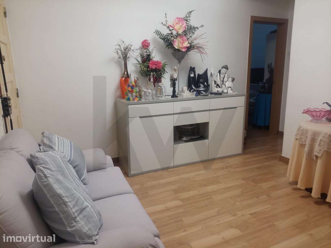 T2 Renovado com Varanda, Sala Ampla e Luz Natural – Pronto a Habitar! - Grande imagem: 2/8