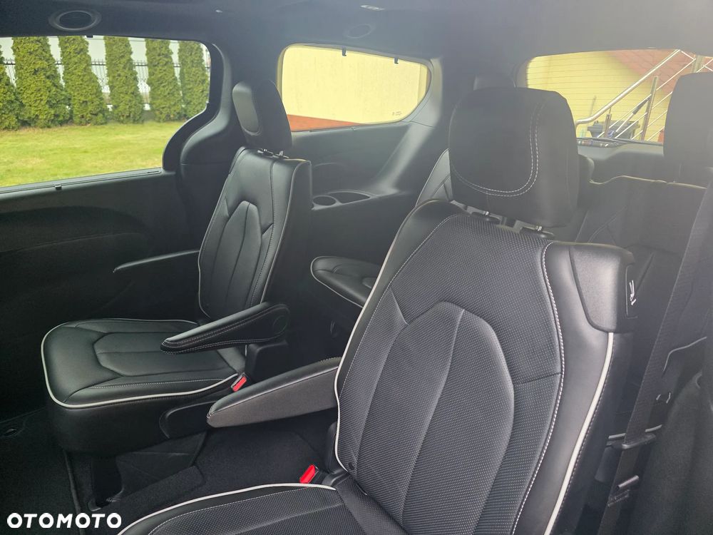 Chrysler Pacifica - 16