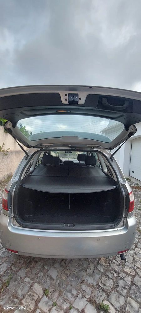 Toyota Avensis Verso - 6